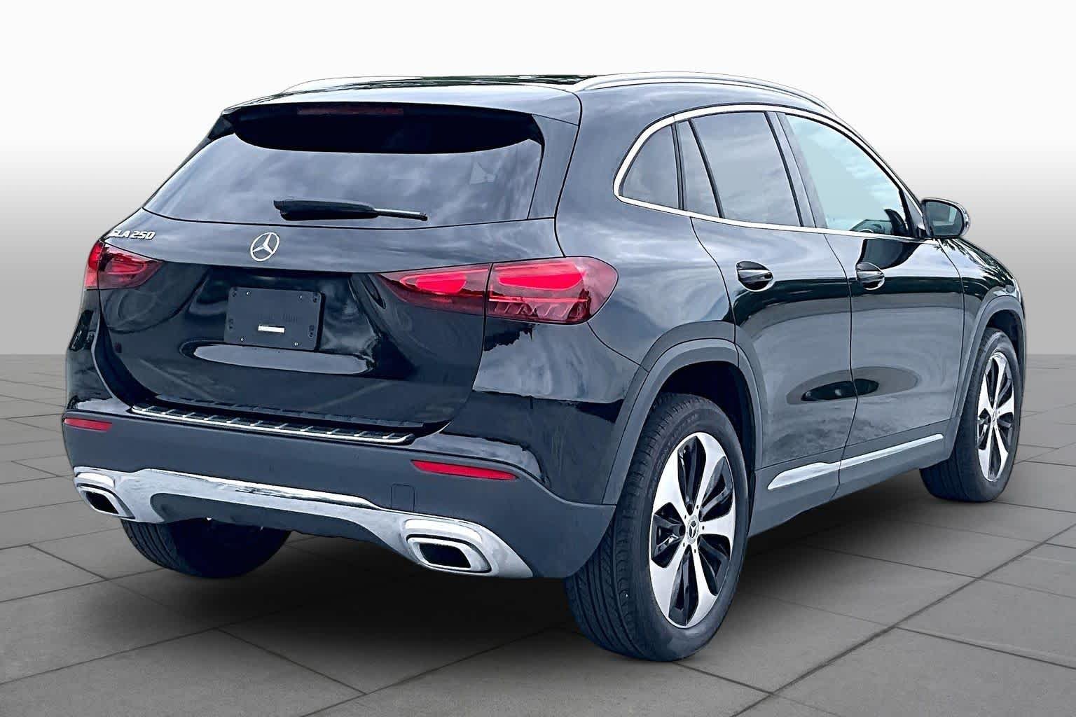 Used 2026 Cosmos Black Metallic Mercedes-Benz GLA 250 image 12
