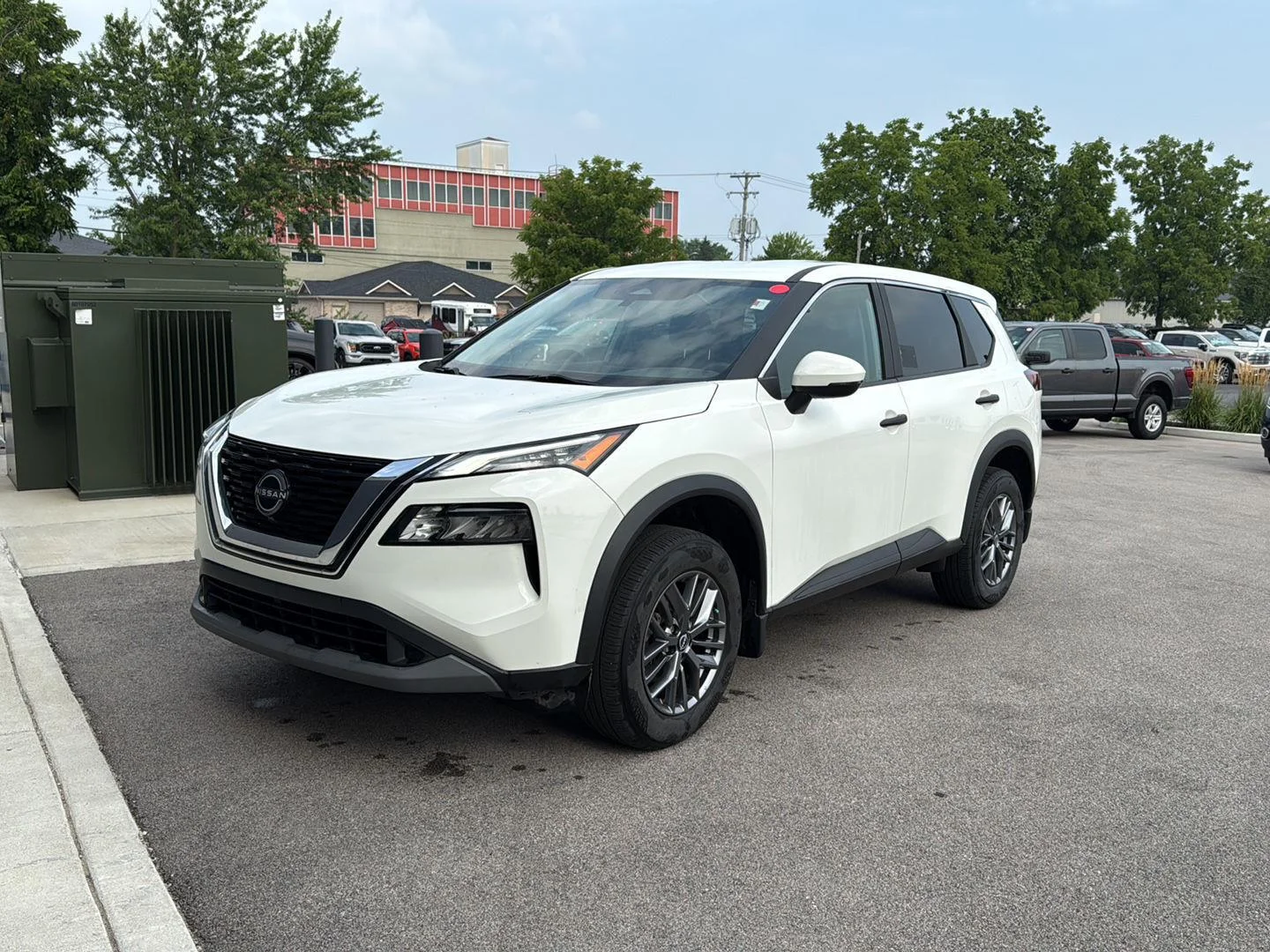 Used 2023  Nissan S image 7