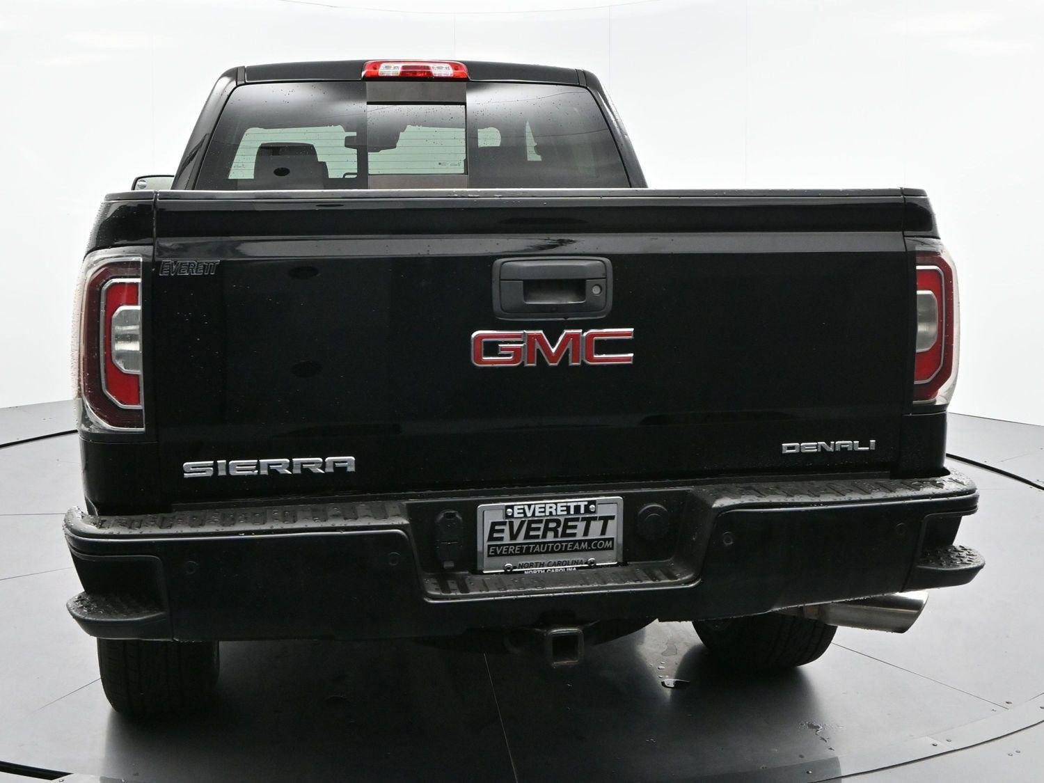 Used 2017 ONYX BLACK GMC Denali image 6