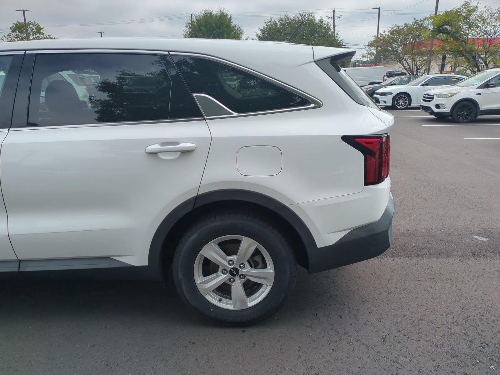 Used 2023 Glacial White Pearl Kia LX image 11