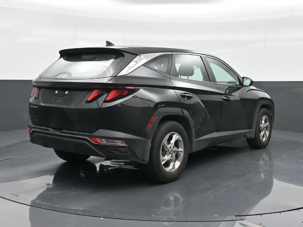 Used 2024 Black Hyundai SE image 5