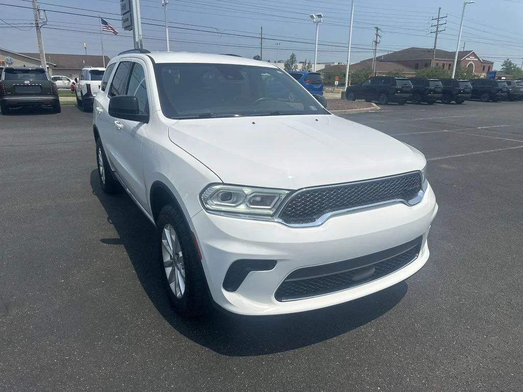 Used 2023 White Dodge SXT image 1