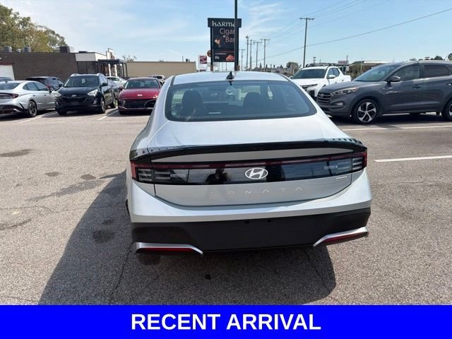 Used 2026 Silver Hyundai Blue image 18