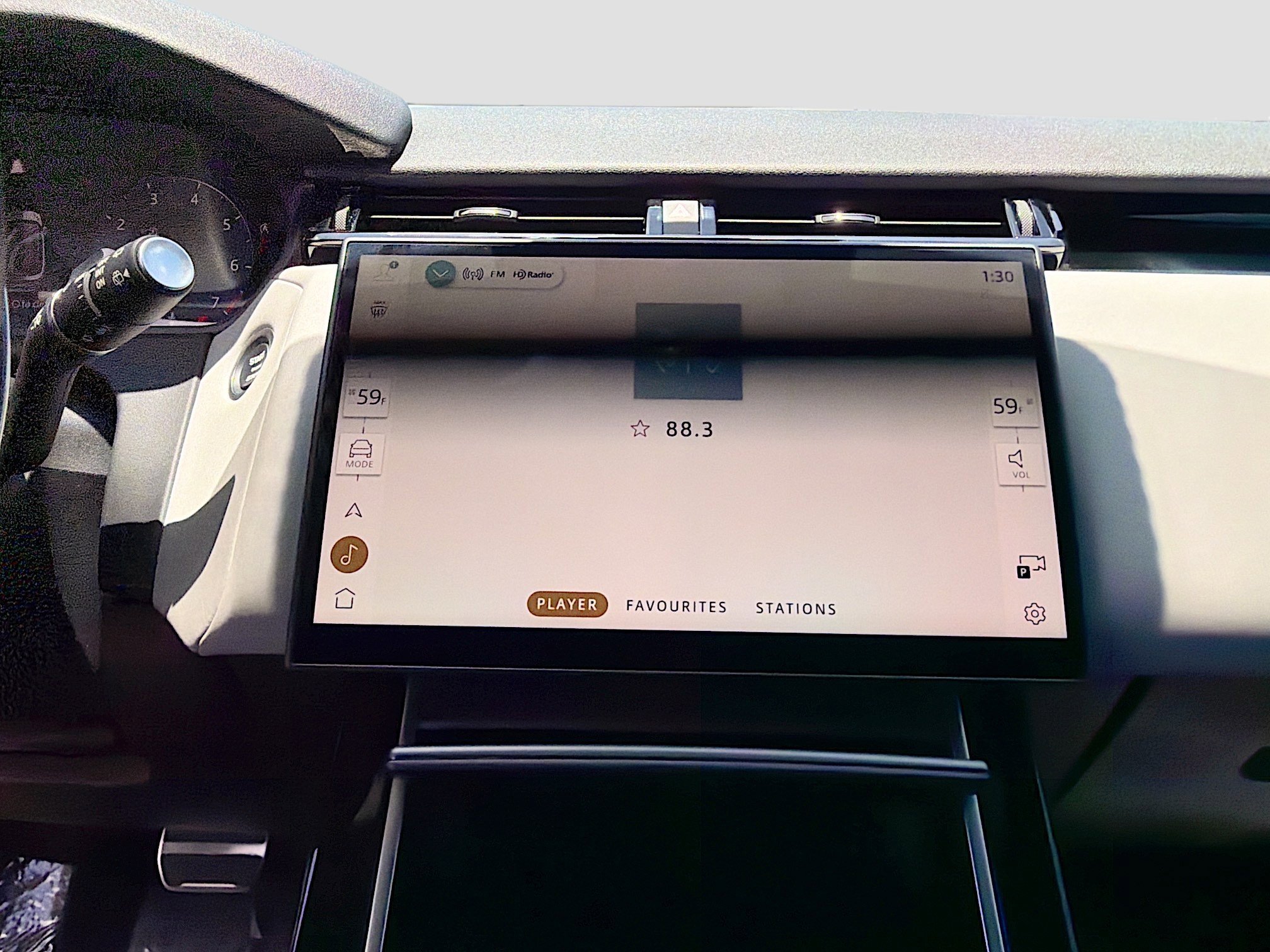 Certified Used 2024 Fuji White Land Rover Dynamic SE image 30