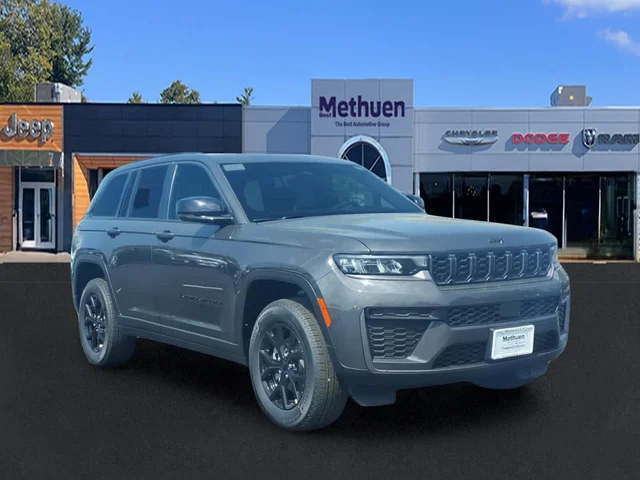 2026 Jeep Grand Cherokee Laredo Altitude