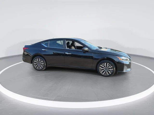 Used 2025 Black Nissan 2.5 SV image 2