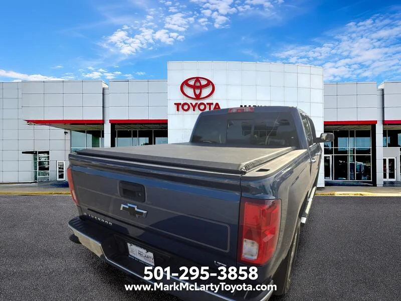 Used 2018 Deep Ocean Blue CHEVROLET 4WD CREW CAB 143.5" LTZ W/1LZ image 16