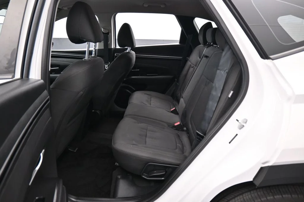 Used 2024 White Pearl Hyundai SE image 27