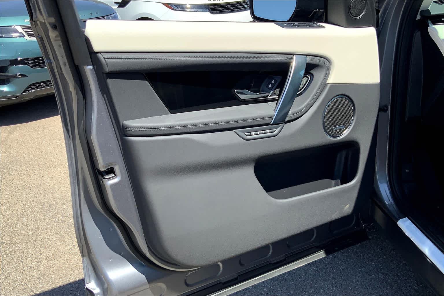 Used 2025 Eiger Grey Metallic Land Rover S image 10