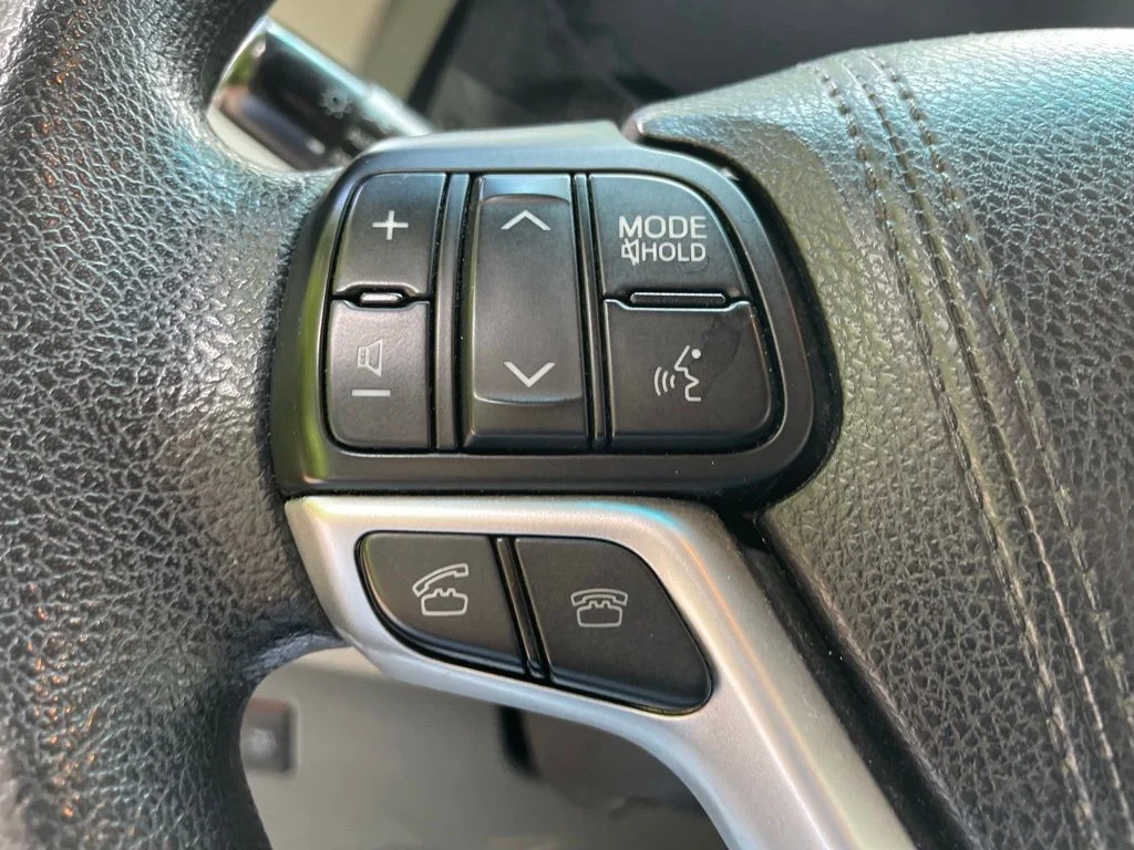 Used 2015 Shoreline Mist Toyota LE image 12