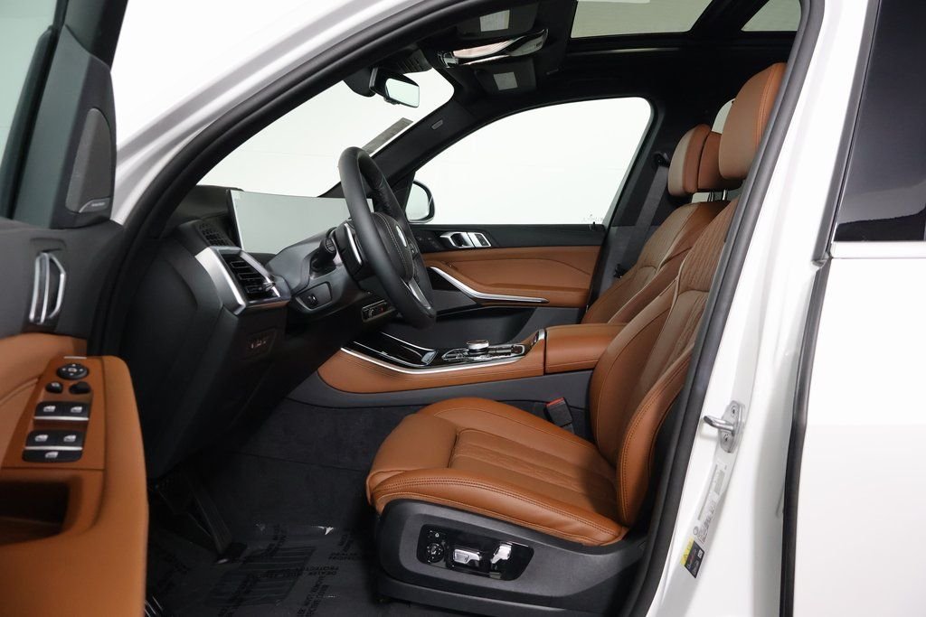 New 2026 Mineral White Metallic BMW xDrive50e image 5