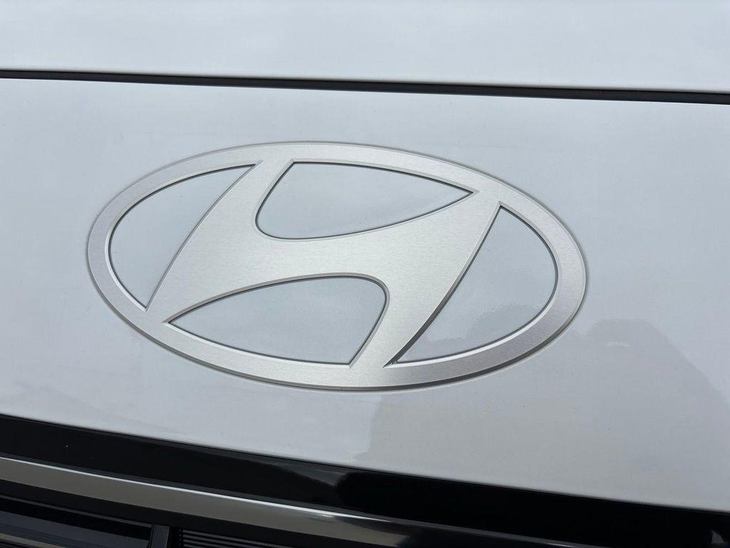 New 2027 White Hyundai SEL Premium AWD image 10