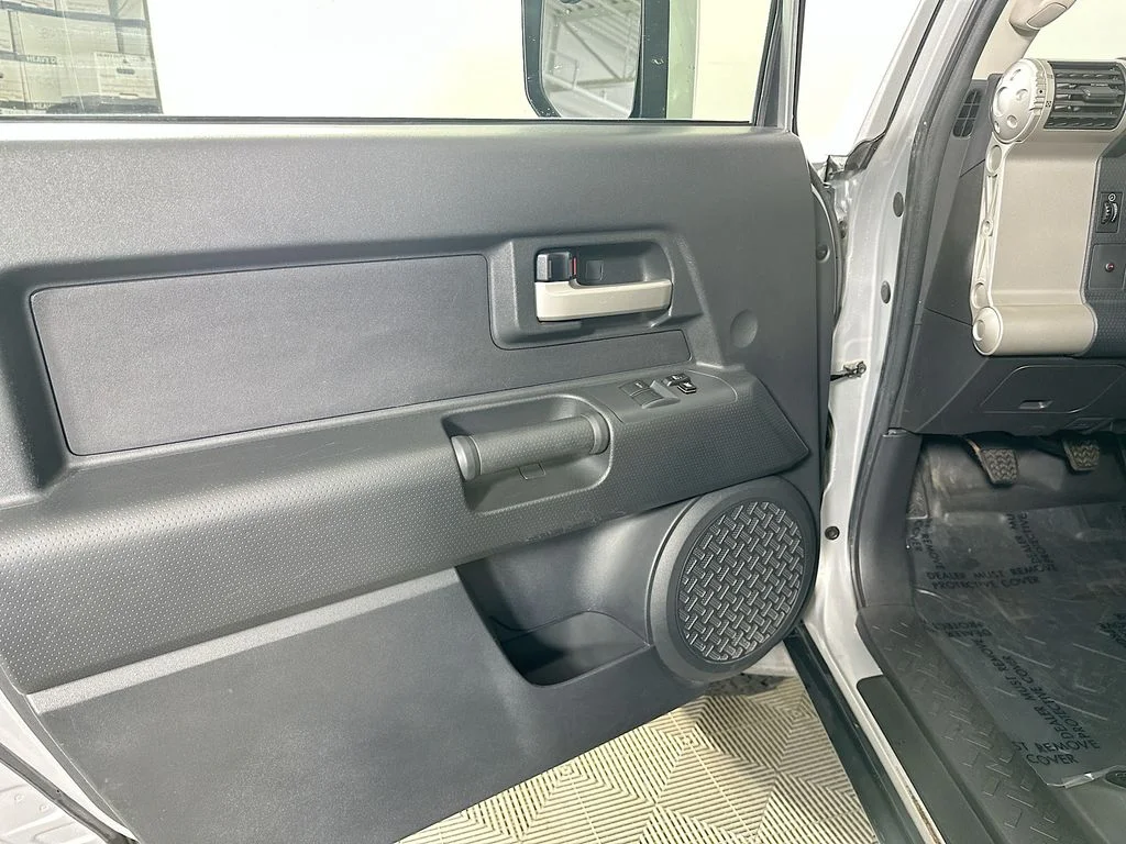 Used 2007 Titanium Metallic Toyota  image 19