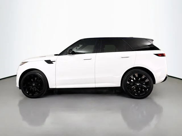 Used 2024 White Land Rover Dynamic SE image 8