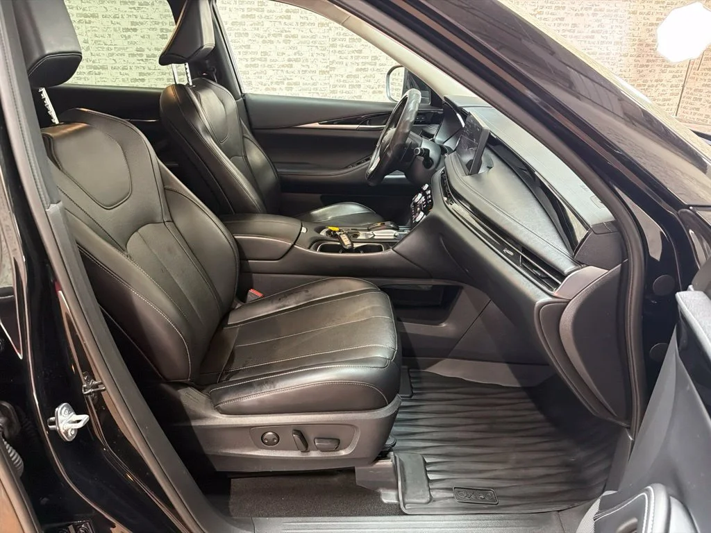 Used 2024 Mineral Black INFINITI PURE image 10