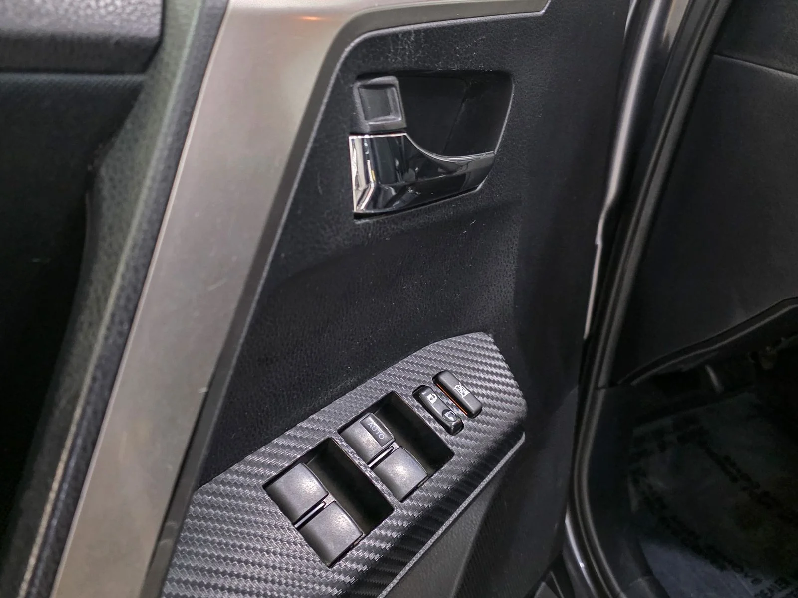 Used 2014 Gray Toyota XLE image 19