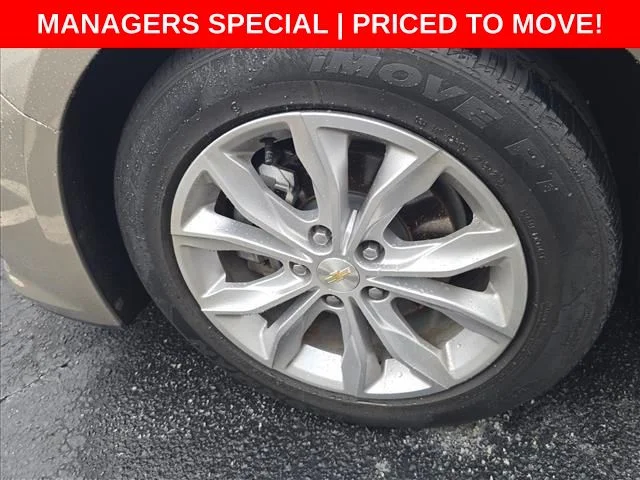 Used 2022 Gray Chevrolet LT image 23