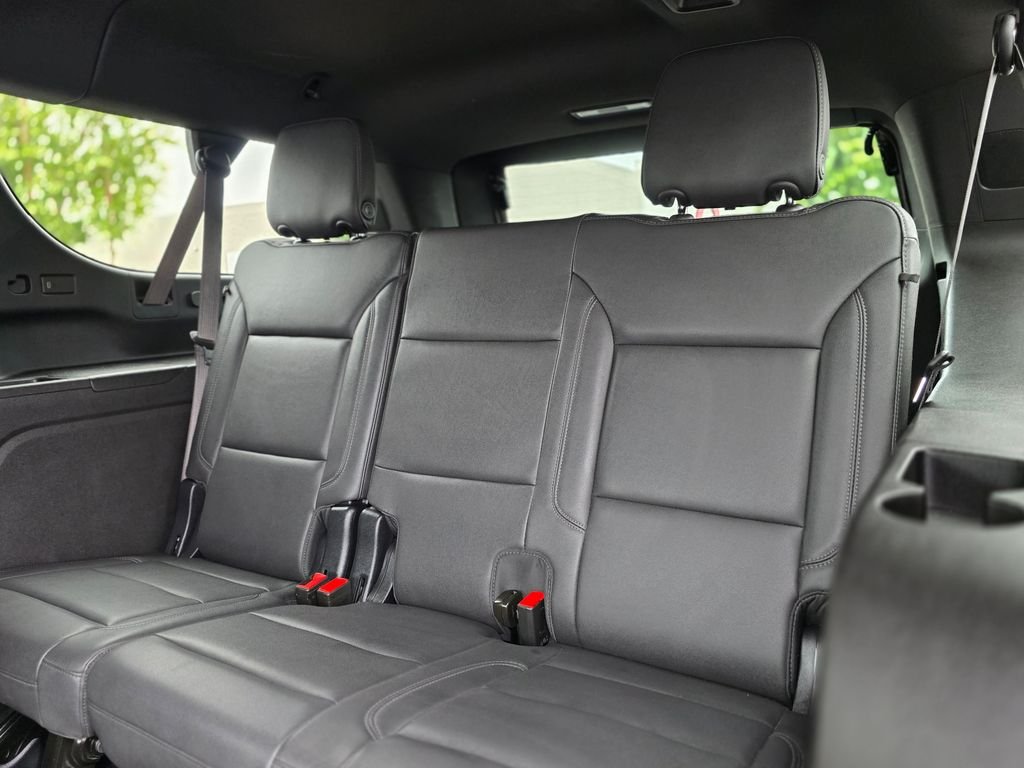 2025 Chevrolet Suburban Z71 - Photo 18