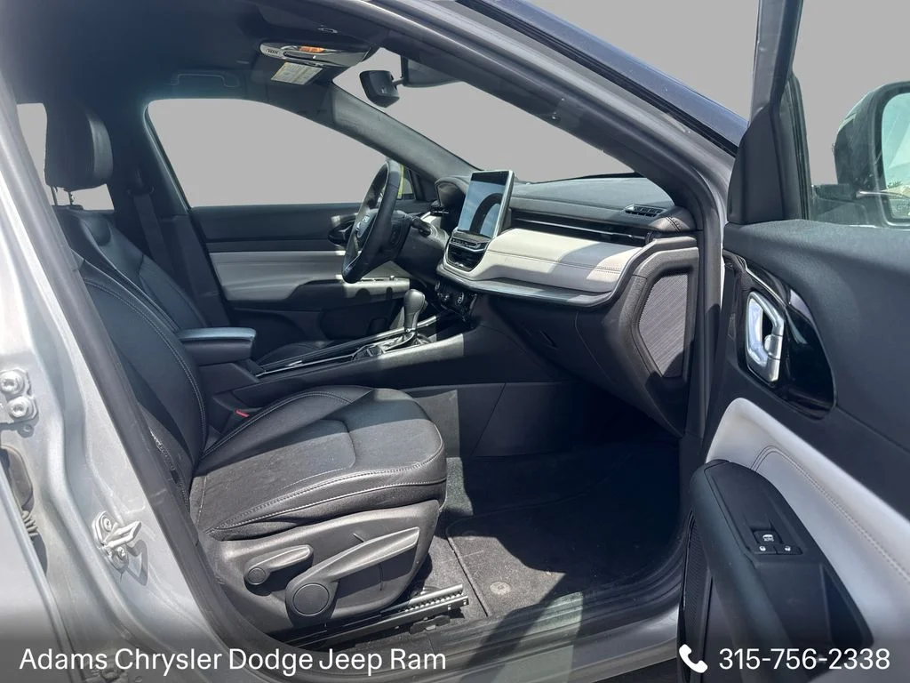 Used 2025 Silver Jeep Limited image 14