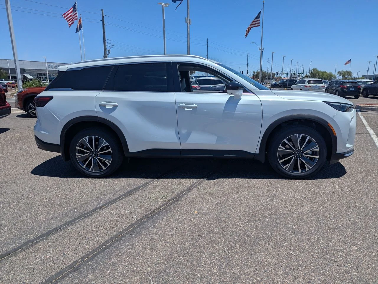Used 2027 RADIANT WHITE INFINITI Luxe AWD image 6