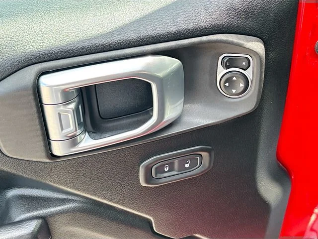 Used 2020 Red Jeep Sport S image 18