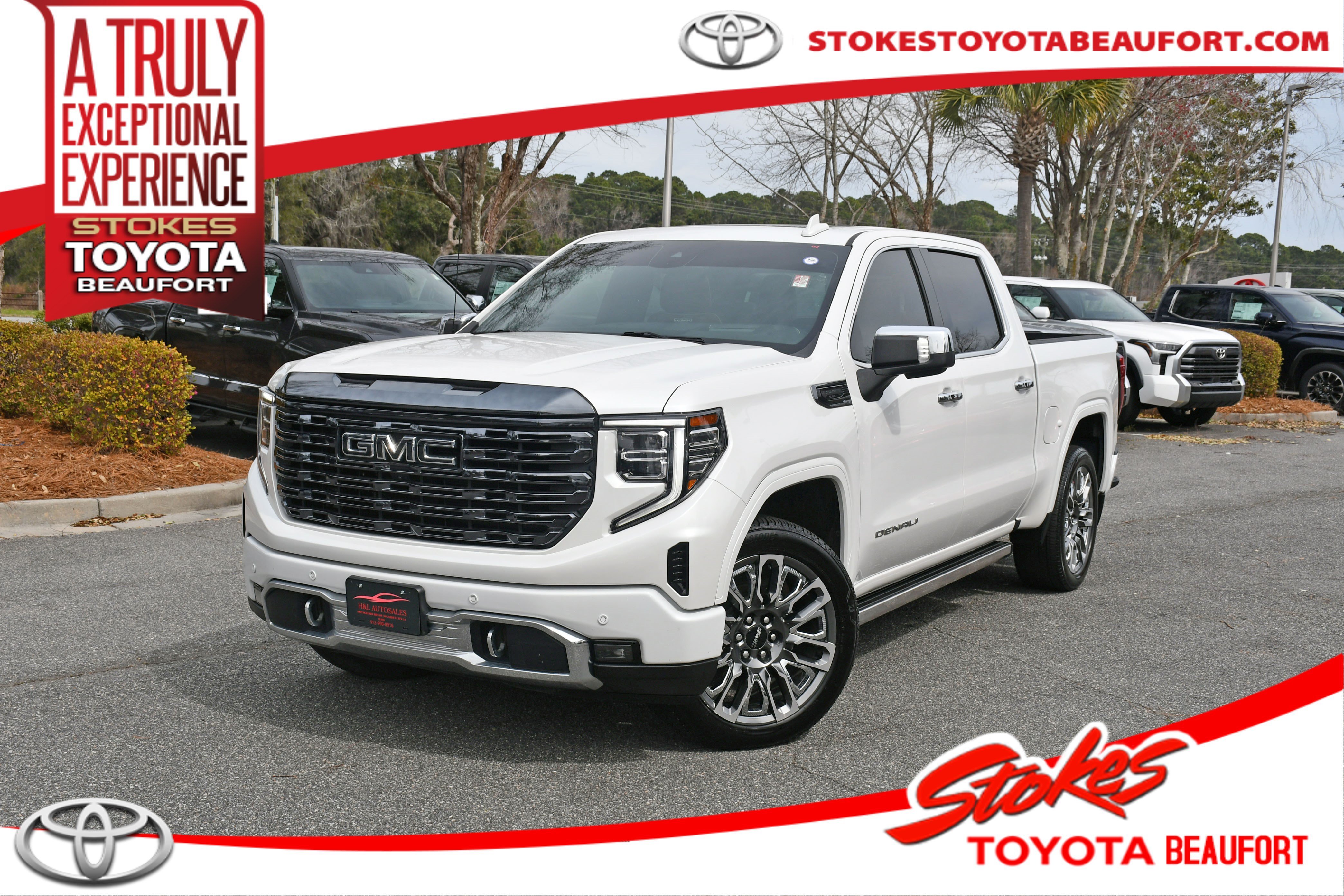 Used 2024 White GMC Denali Ultimate image 1
