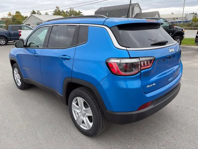 Used 2022 Blue Jeep Latitude image 9