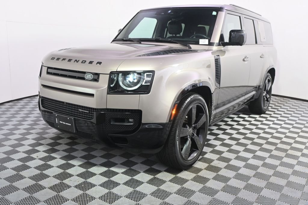 Used 2023  Land Rover X-Dynamic SE image 1