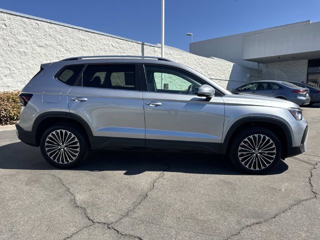 Certified Used 2025 Silver Volkswagen 1.5T SE image 6