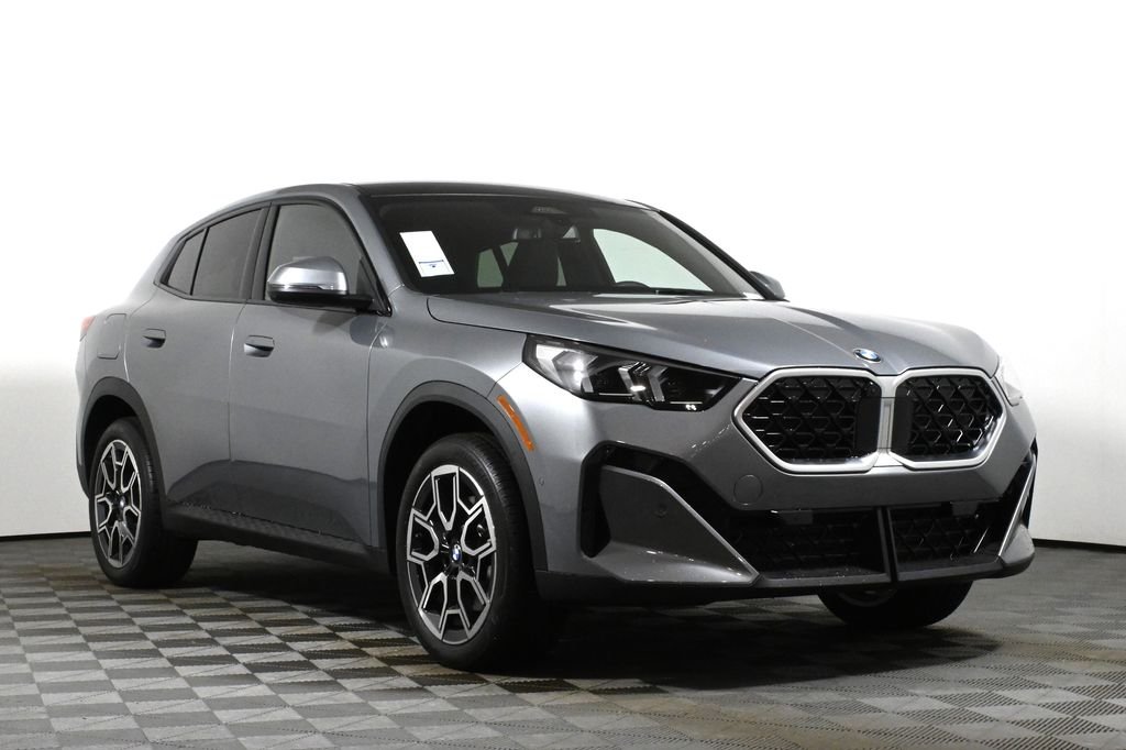 Used 2025 Gray BMW xDrive28i image 9