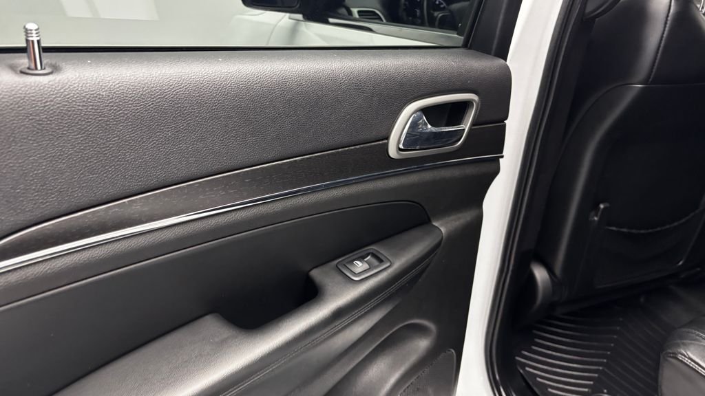 Used 2018 White Jeep Limited image 38