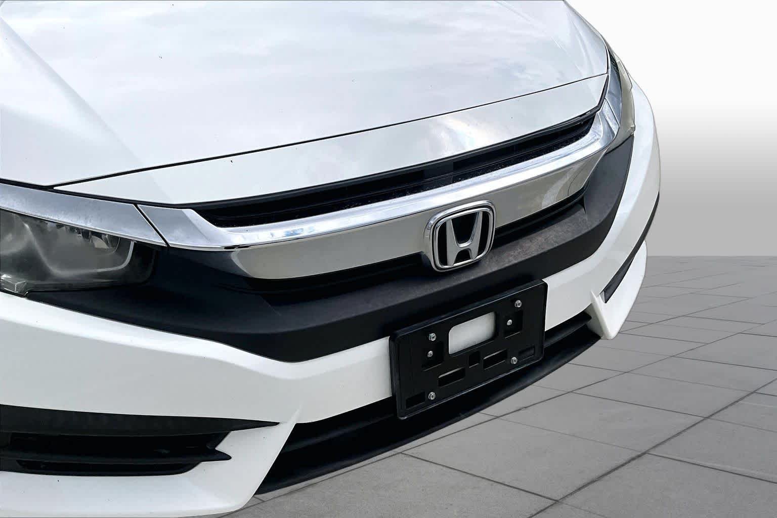 Used 2017 Taffeta White Honda LX image 28