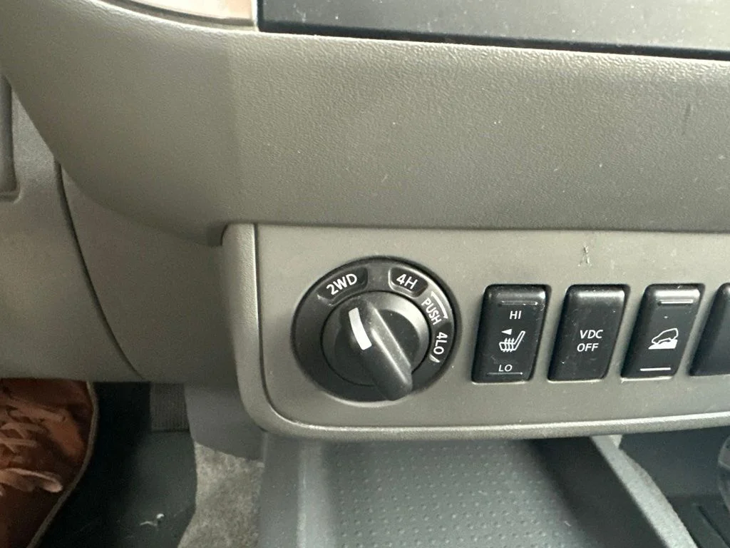 Used 2011 White Nissan SL image 16