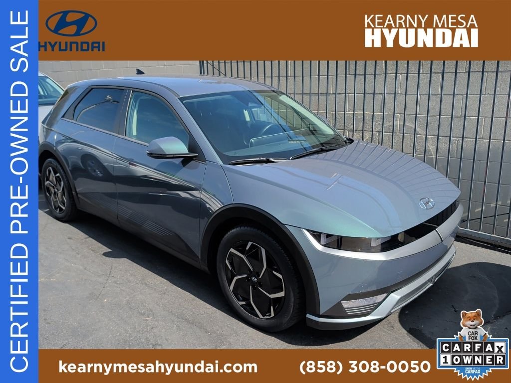 Used 2024 Green Hyundai SE image 1
