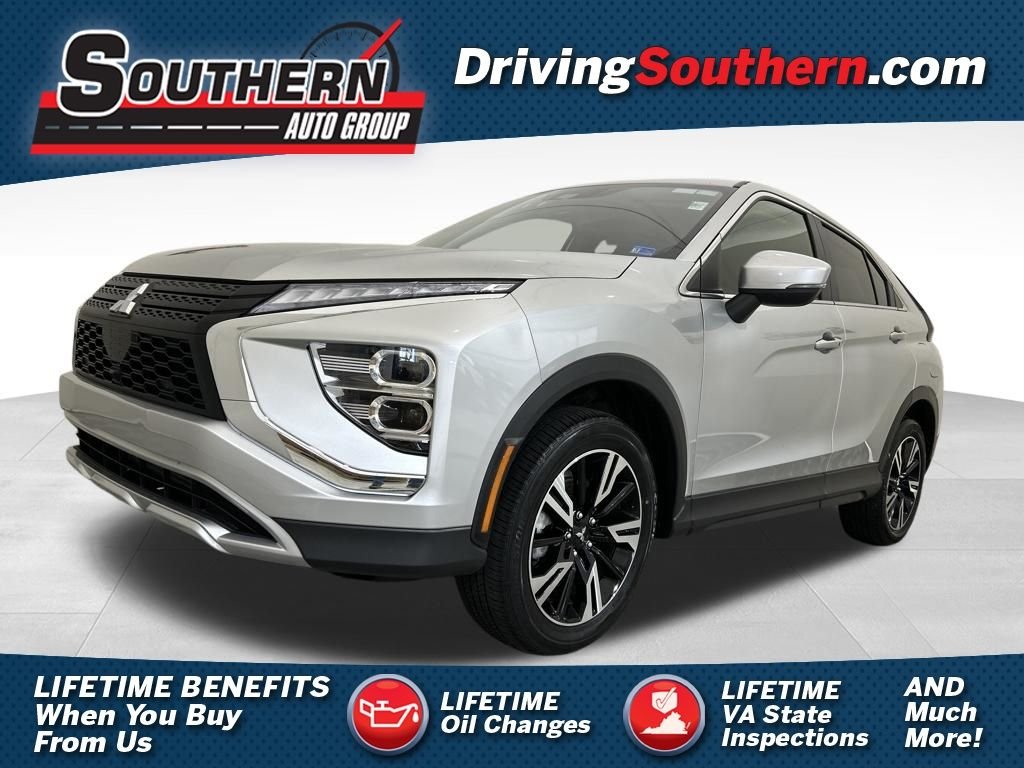 Used 2025 Silver Mitsubishi SE image 1