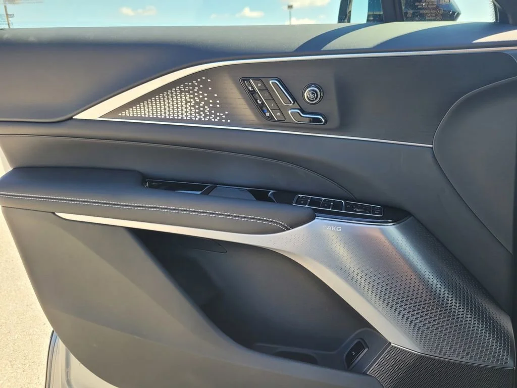 2026 Cadillac LYRIQ V Premium - Photo 23