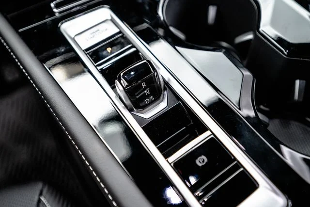 New 2026 Black Volkswagen 2.0T SE w/Technology image 23