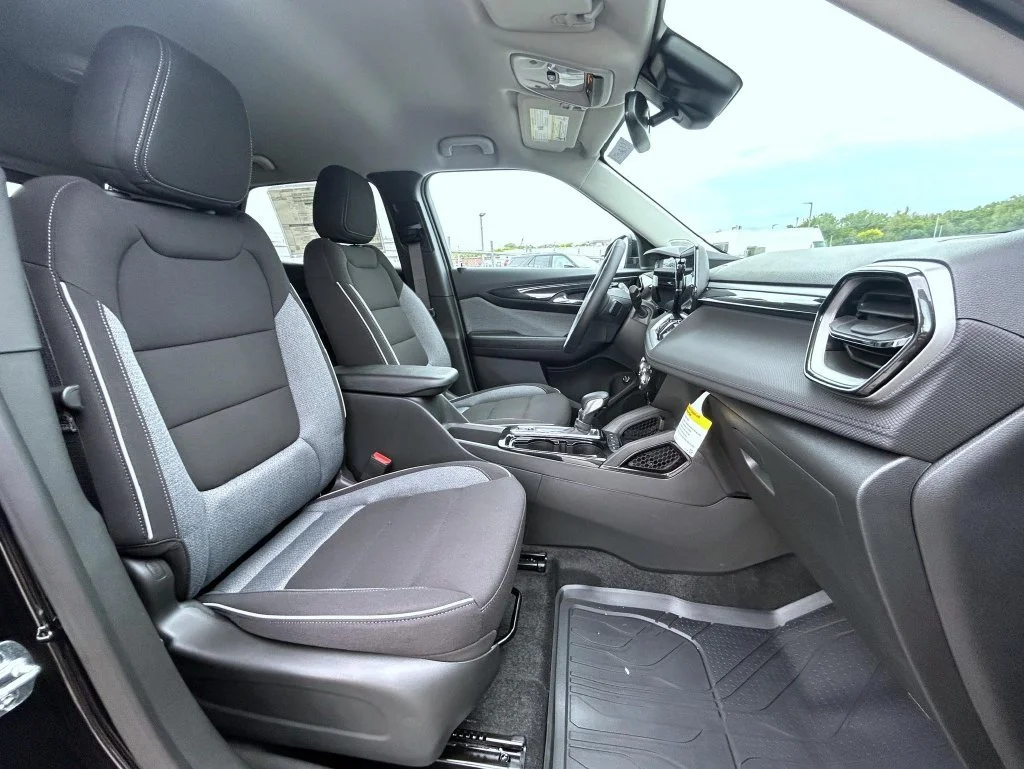 New 2026 Mosaic Black Metallic Chevrolet LT image 16