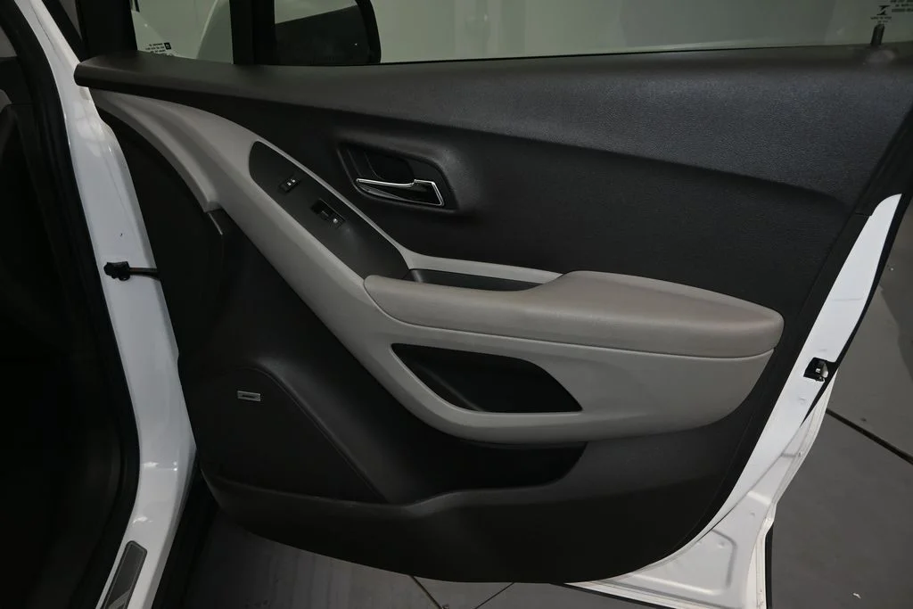 Used 2016 Summit White Chevrolet LTZ image 15