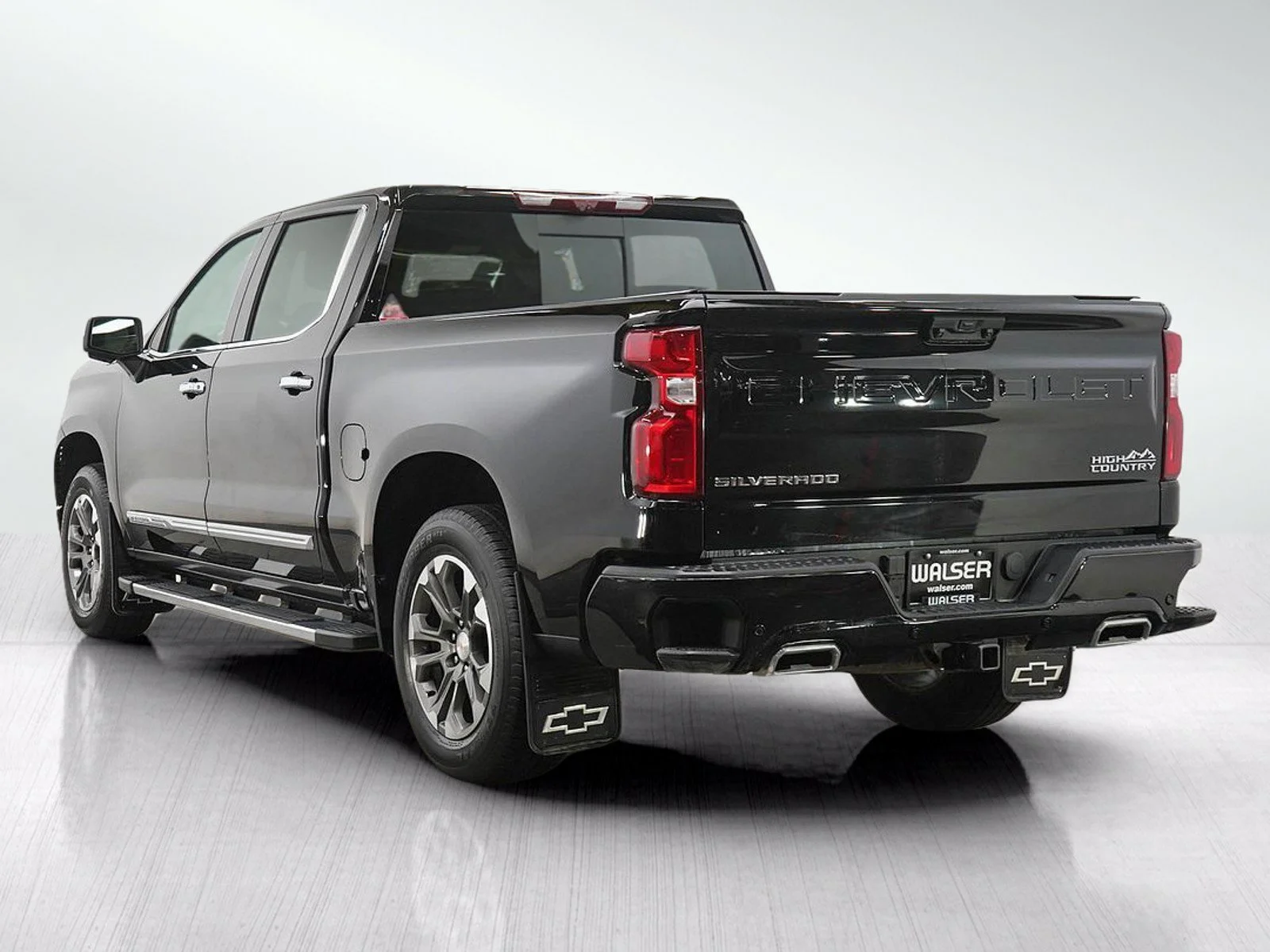 Used 2025 Black Chevrolet High Country image 3