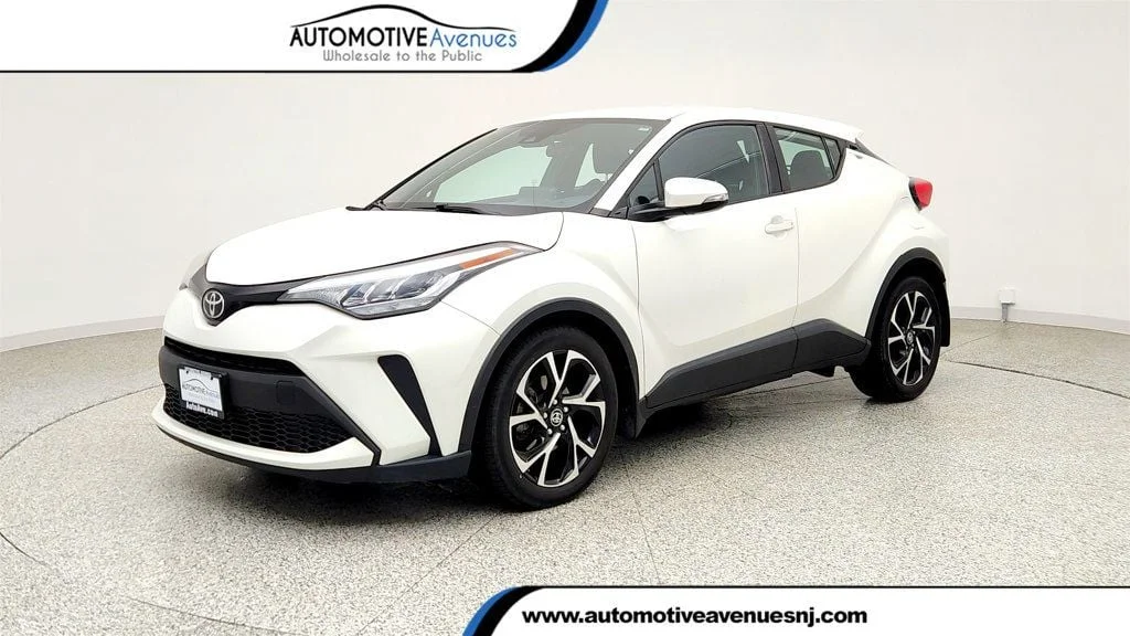 2021 Toyota C-HR XLE's photo