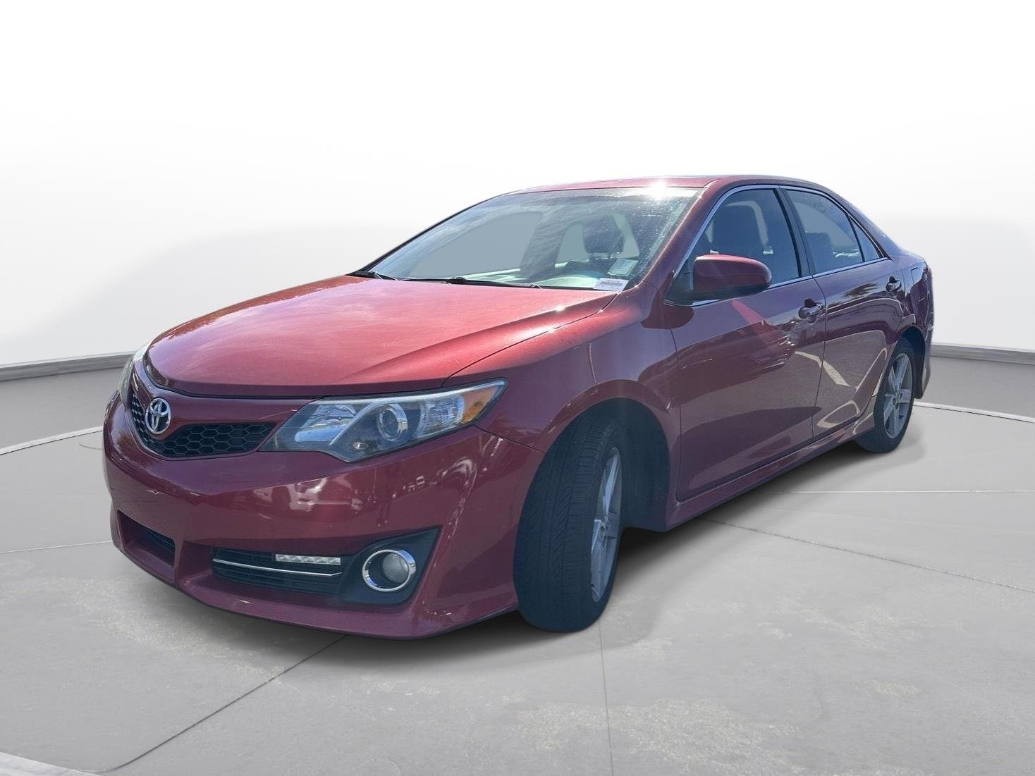 Used 2013 Barcelona Red Metallic Toyota SE image 2