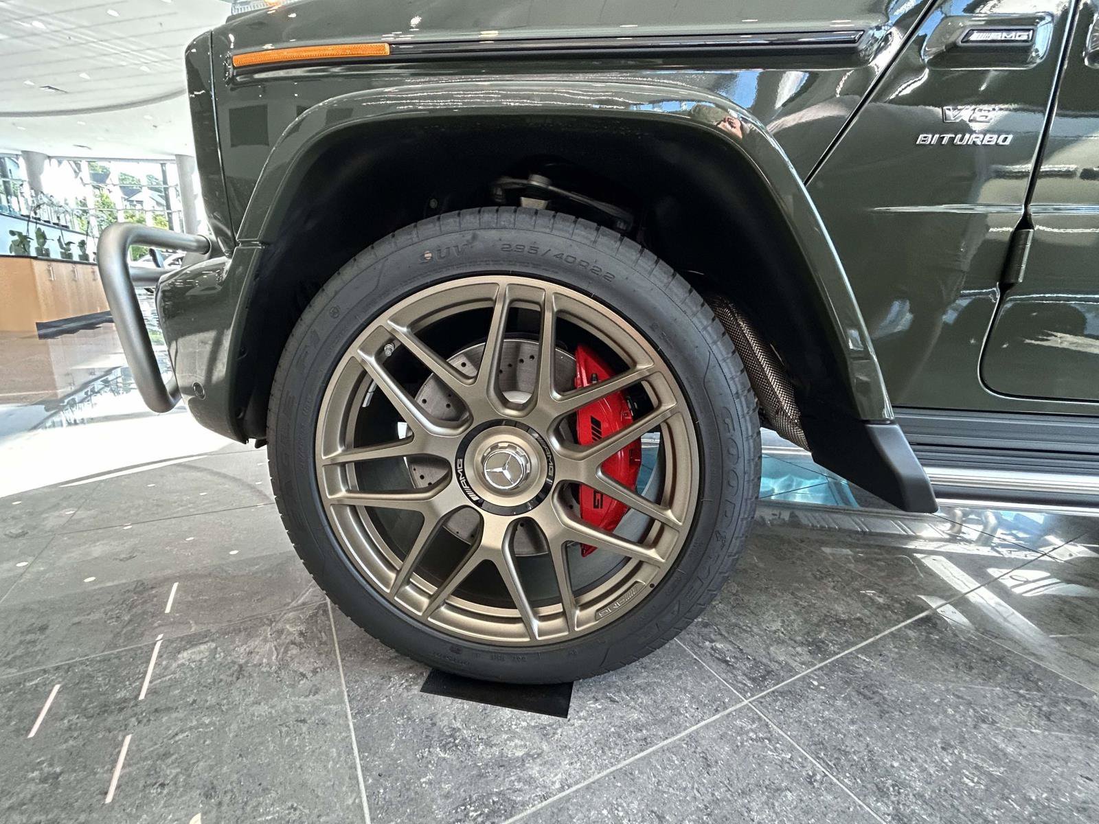 New 2027 MANUFAKTUR customer request glossy paint finish Mercedes-Benz AMG® G 63 SUV image 13