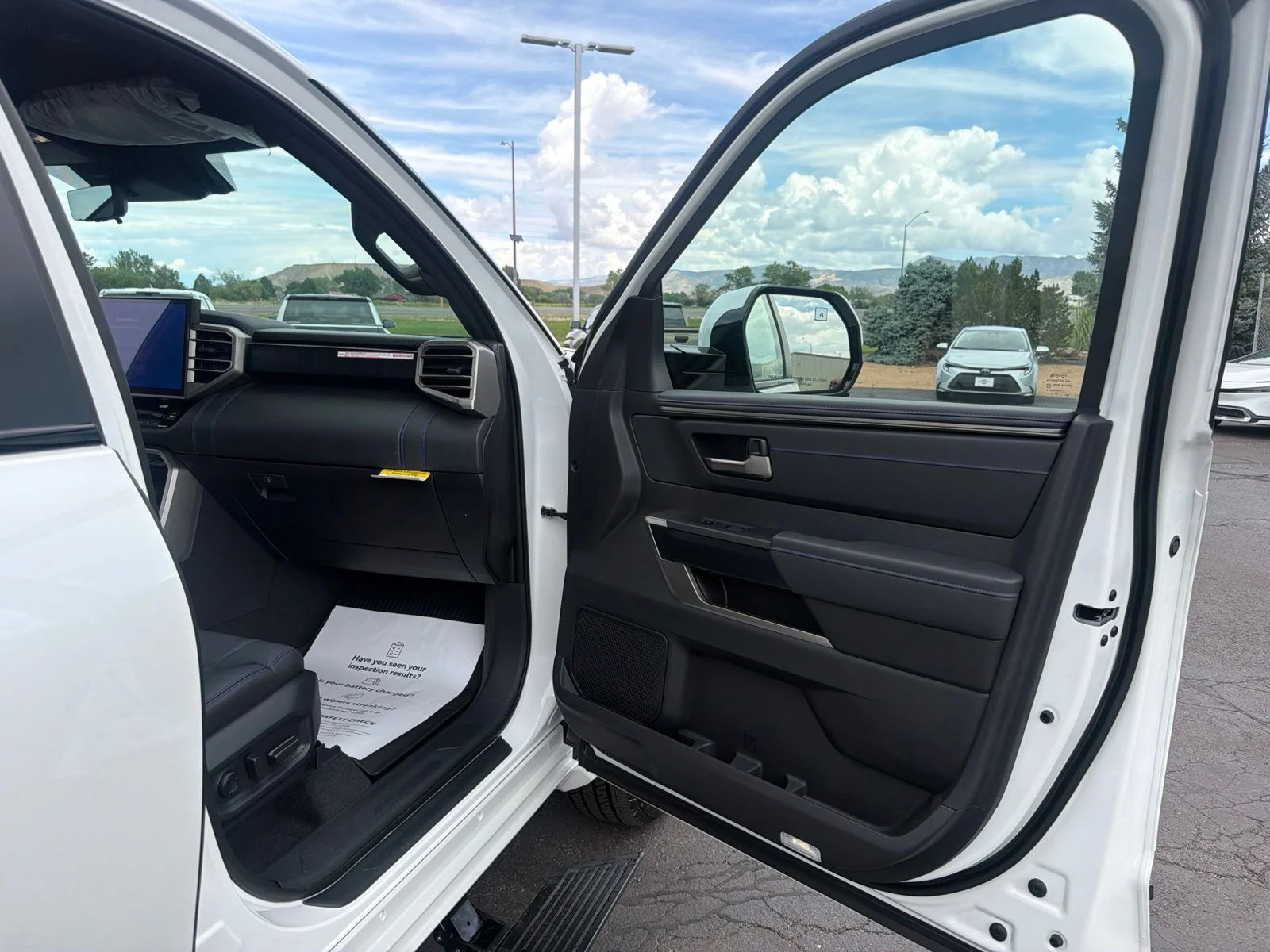 New 2026 Wind Chill Pearl Toyota Platinum image 32