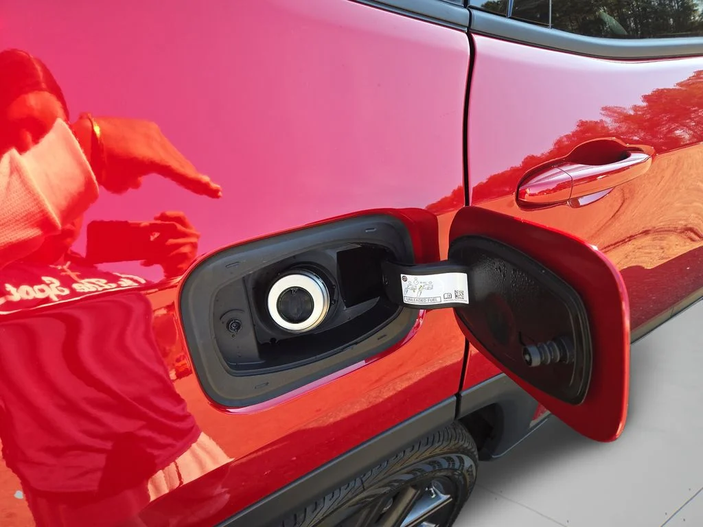 New 2026 Red Hot Pearlcoat Jeep Latitude image 22