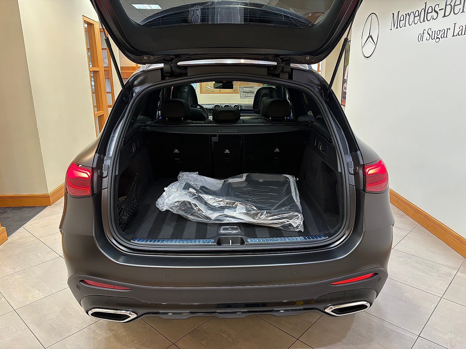 New 2027 MANUFAKTUR exclusive graphite grey magno Mercedes-Benz GLC 300 image 31