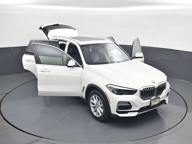 Used 2021 White BMW xDrive40i image 29