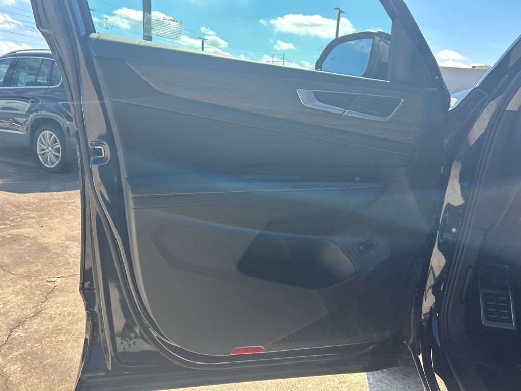 New 2026 Black Volkswagen 2.0T SEL Premium R-Line image 52