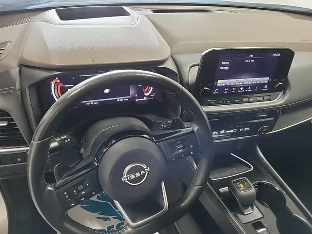 Used 2023 Brilliant Silver Metallic Nissan Platinum image 9
