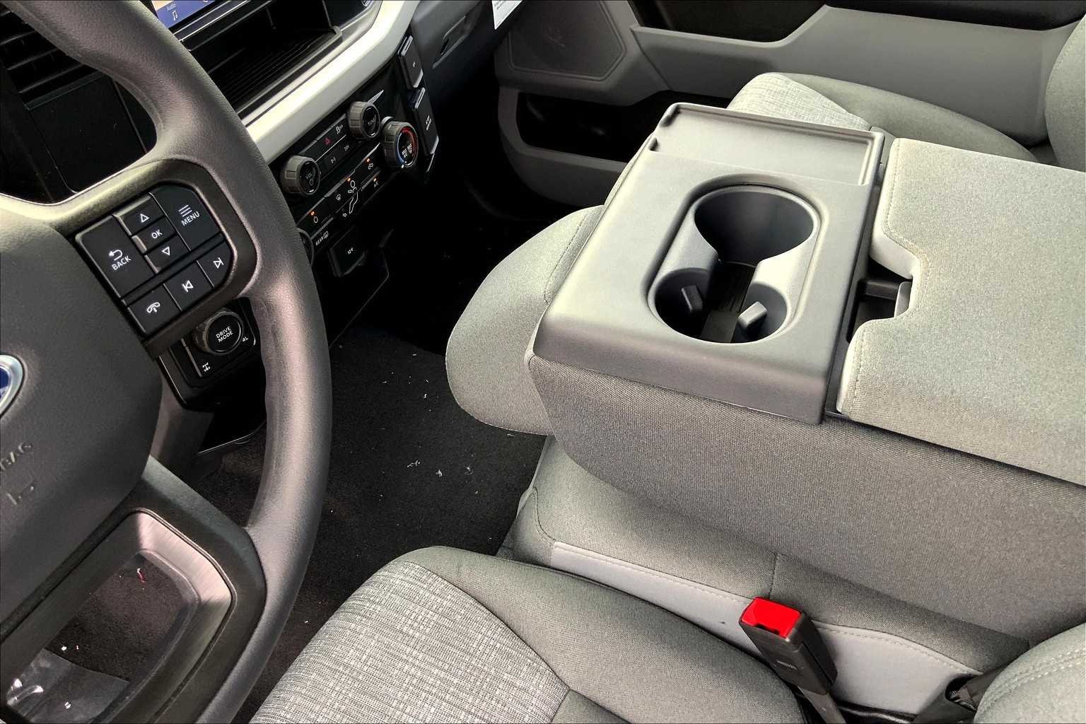 New 2026 Carbonized Gray Metallic Ford F-250® XLT image 7